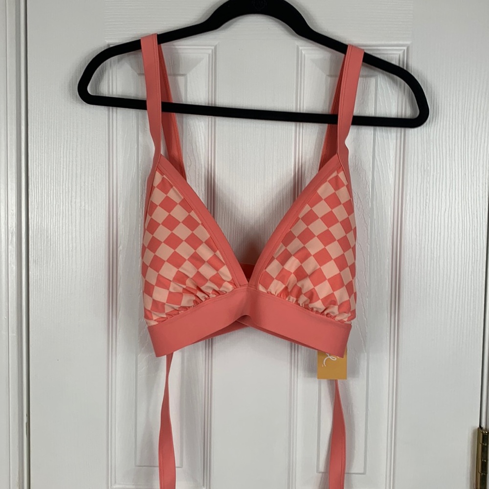 NWT Kona Sol peach checkers swim top size 1X(16W-18W). Has adjustable straps